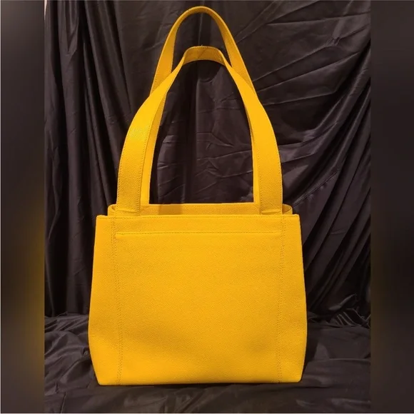 Chanel excellent condition Yellow cavier Tote Bag w original COA card & sticker - Picture 2 of 10